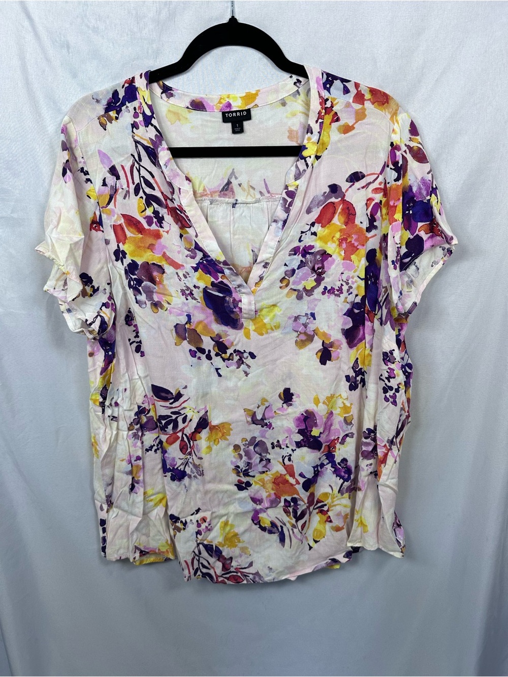 torrid Pastel Floral V-Neck Blouse Size 1